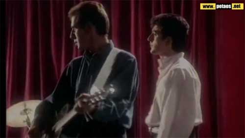 El Último de la Fila: Fool for his music (Músico Loco en inglés)