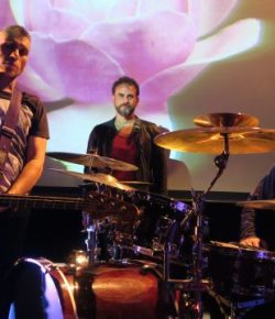 Antonio Fidel y los Navegantes ponen musica al inicio del festival poetico Deslinte