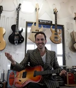 El guitarrista de Carabanchel que encandiló a Manolo García: «Cuando me doy cuenta, estoy llorando con las manos»