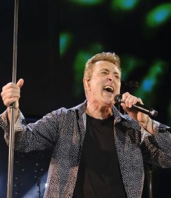 El concierto de Manolo García en el teatro de la Axerquía de Córdoba, en fotografías