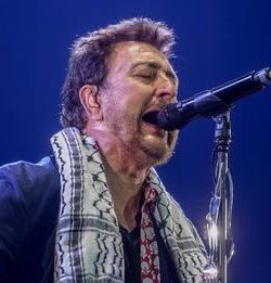 Manolo García aplaza su concierto en València a enero y lo convierte en una cita solidaria