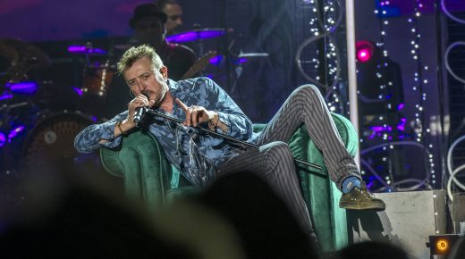 Manolo García pone en pie al público en su primera noche de teatros en Madrid «haciendo canciones para la gente»