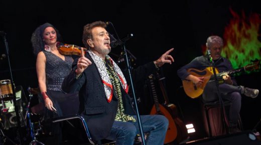 Manolo García, un ‘drapaire’ desencadenado y conquistador en el Auditori del Fòrum