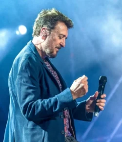 Manolo García, listo para aterrizar con el ‘show’ de ‘Drapaires poligoneros’ en Madrid: las dos fechas con todo vendido para poner el broche de oro a 2025