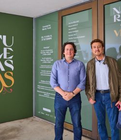 Manolo García visita el Centro Niemeyer