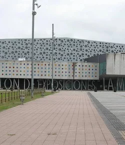 ¿Vas a los conciertos de Avilés? Aquí puedes aparcar gratis para ver El Último de la Fila y Aitana